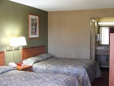 Knights Inn Lebanon Room photo